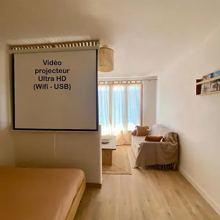 Cozy And Spacious 아파트 에브뢰